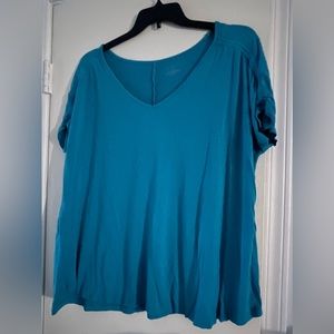 Short sleeve plus size shirt in excellent used condition